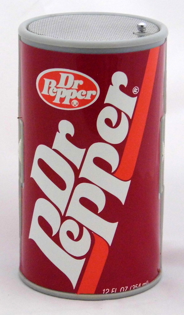 Dr retro. Доктор Пеппер. Радиоприемник доктор Пеппер. Dr Pepper радиоприемник. Банка доктор Пеппер.