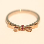 リボンモチーフのリング　Ribbon motif single cut diamond and pink sapphire ring