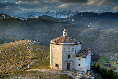 italien italy mountain church italia italie abruzzo laquila apennines roccacalascio