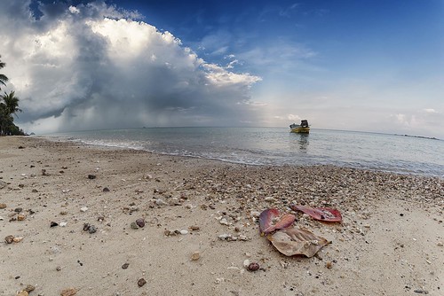 water sky clouds beach sand leaves pebbles boat landscape outside seaside storm red blue yellow thailand kohphangan nikon nikond750 samyang1228 hrvojesimich gazzda