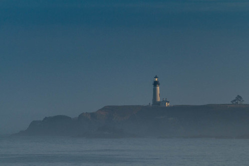 ocean sea lighthouse fog oregon sunrise newport yaquinahead