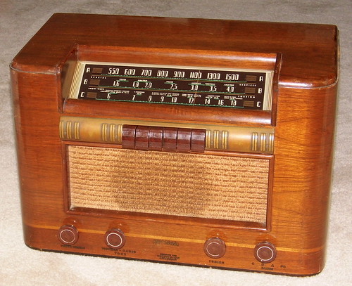 Vintage RCA Wood Table Radio, Model 18T, Broadcast Plus 2 … | Flickr