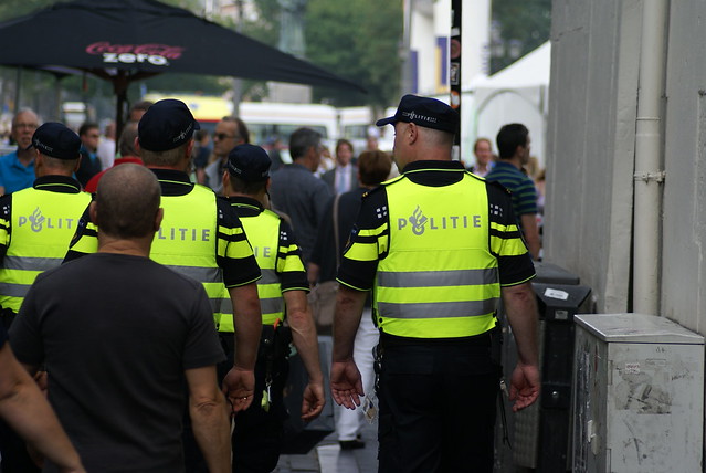 Politie in menigte