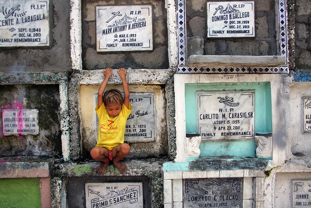 Navotas Cemetery - Life goes on, amidst death in spite of demolition