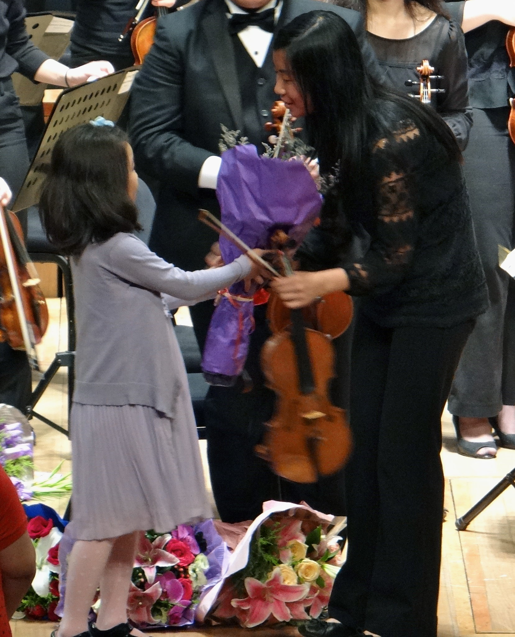 CYSO Students Recieve Flowers from Family Members @ Shanghai Concert Hall