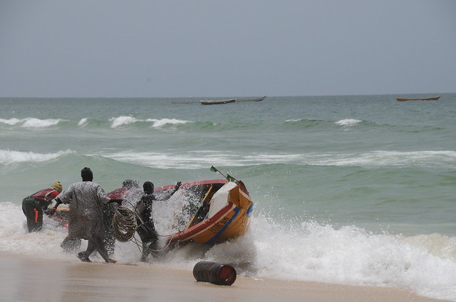 ani4x4 Mauritania Nouakchott beach fishing waves labour Africa
