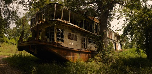usa tree abandoned broken river mississippi dark boat scary rust louisiana rustic ruin haunted creepy spooky swamp destroyed urbex