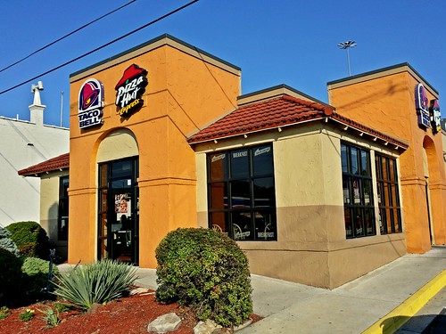 combination pizza hut and taco bell