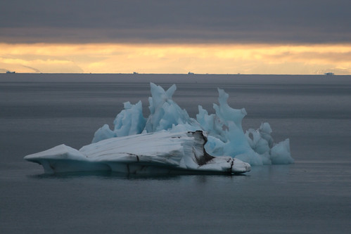 norway svalbard arctic spitsbergen icebergs