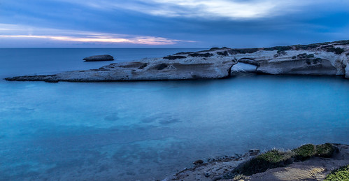sunset blue hour sardinia archittu rocks rock shore arch sardegna oristano mare arco roccia scogli costa