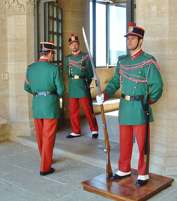 San Marino: Guards at government house