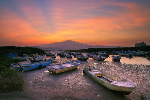 morning sunrise canon landscape dawn boat fishing ray dusk taiwan explore taipei 台灣 台北 hy bai crepuscular 八里 船 耶穌光 佛光 explored 漁船 港口 挖仔尾 挖子尾 霞光 風景攝影 fave50 發掘 fave100 新北市 waziwei hybai