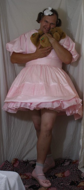 me beening very happy in my pink dress from china, that is holly in my arms.