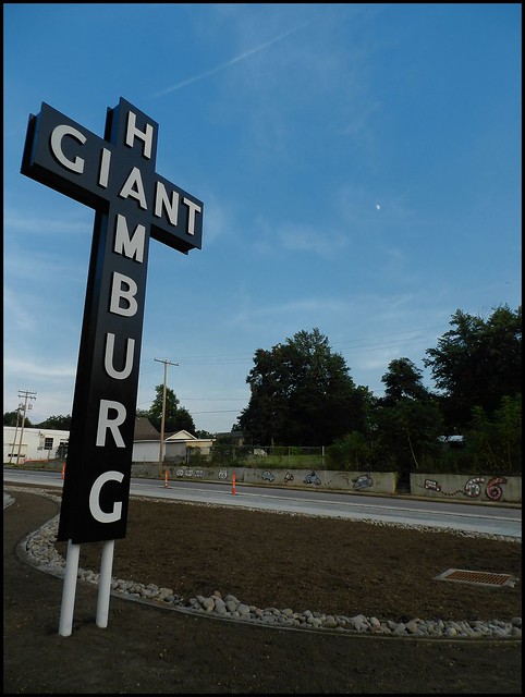 The New Giant Hamburg Sign - Route 66