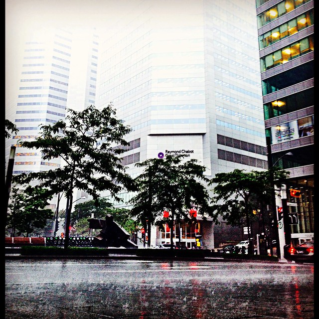 Square Victoria #rain #shower