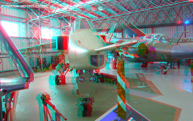 Wheels and wings show (3d view with red/blue glasses)