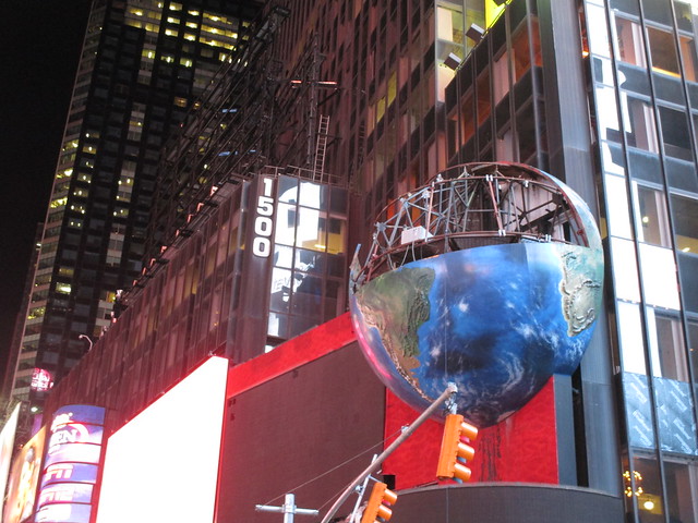 2014 JVC Globe being sliced up and removed Times Square 7027