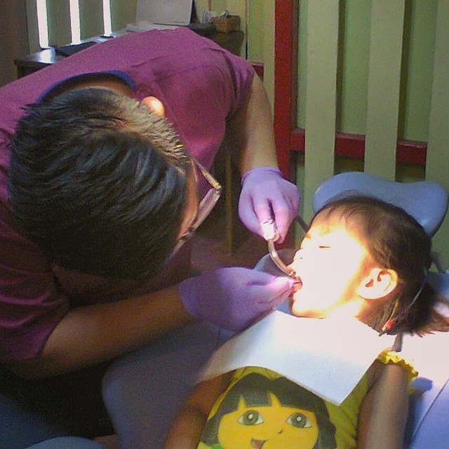 a patient cancelled  probobly due to the bed weather.. an excited patient replaced the sked! hehehe... first time to formally do a treatment with baby aiah... fluoride application din pag may time!   #fluoridetreatment #fluoridization #dentist #dentistmod