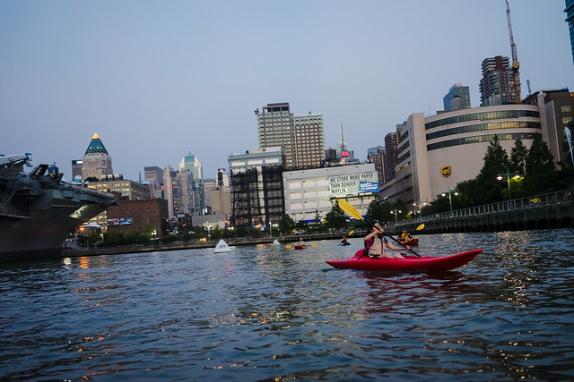 Manhattan Kayak Company: Kayaking and stand-up paddleboarding near the USS Intrepid