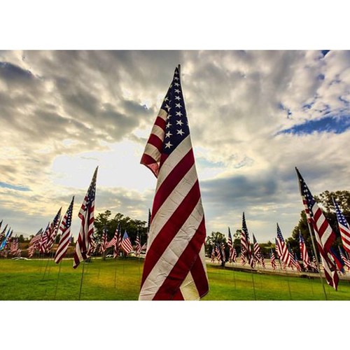 Waves of Flags is currently on display honoring the 2,977 9/11 victims. #NeverForget #September11 #Malibu #Pepperdine