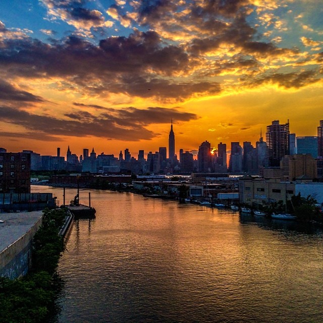 Waiting for #manhattanhenge #pulaskibridge #nyc #newyork #amazing #beautiful #dramatic #sunset #clintonbphotography #iphone5s
