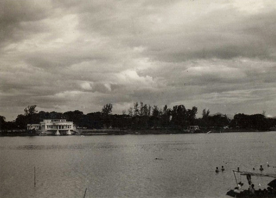 AP0771-Sogny-Marien - Hué, 1950 – Cercle civil au bord de la Rivière des Parfums