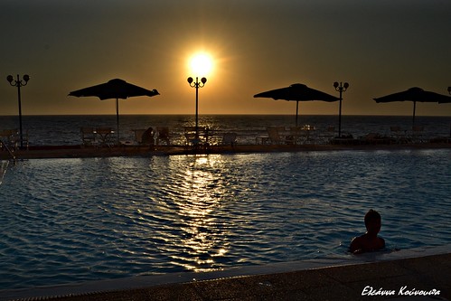 sunset water pool umbrella hotel greece beaches ηλιοβασίλεμα peloponnese messinia ελλάδα παραλία ξενοδοχείο νερό πισίνα ομπρέλα πελοπόννησοσ μεσσηνία