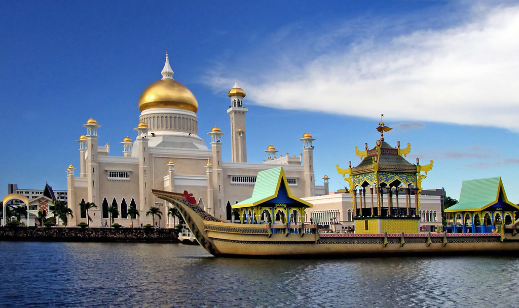 Sultan Omar Ali Saifuddien Mosque. Brunei..