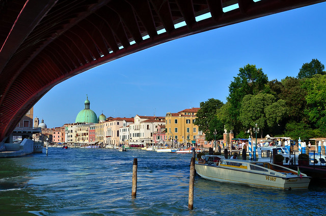 Underneath the Ponte della Costituzione (Venezia, Italia)