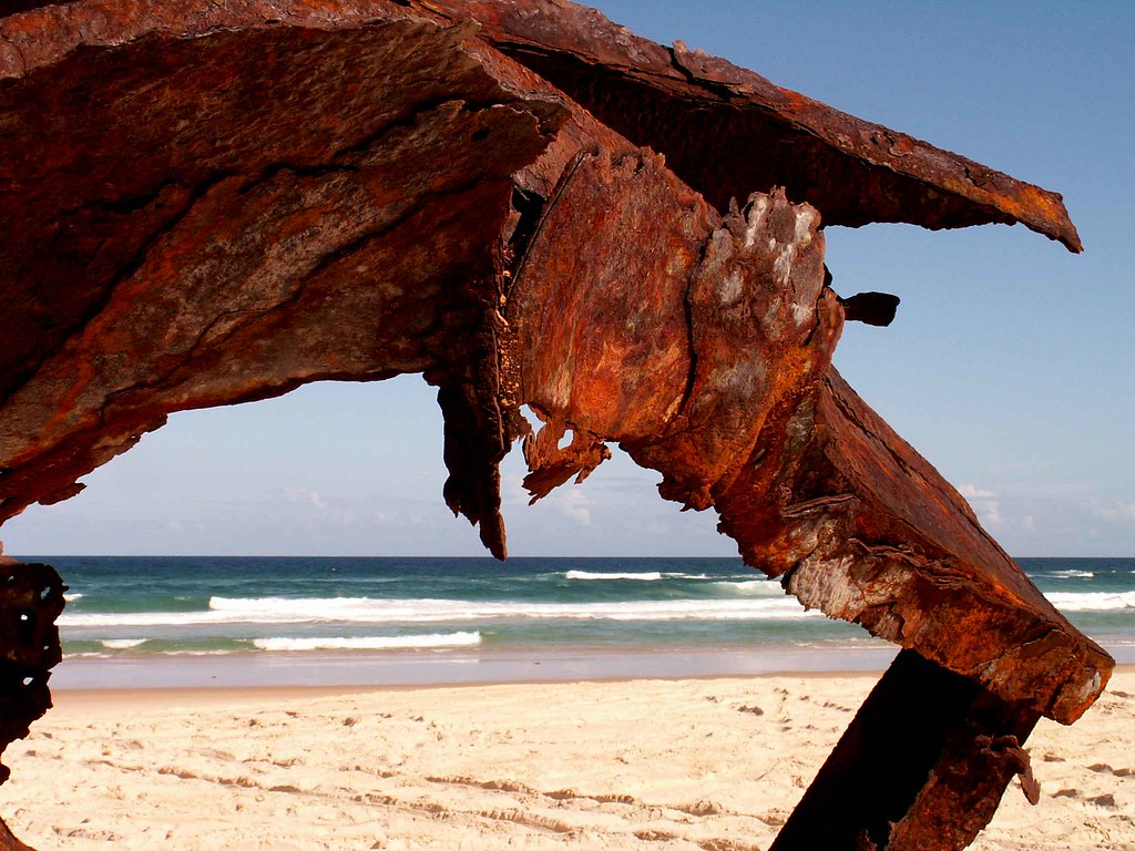 Rusty Window Coast Through the Rust | A rusting window onto the beach. | Trixie | Flickr