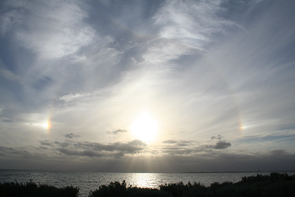 Sundogs and 22 degree Halo. Photo by Ross Thomson; (CC BY-NC-SA 2.0)