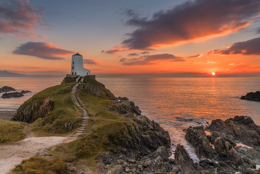 Ynys Llanddwyn | Twy Mawr lighthouse sits on the small tidal… | Flickr