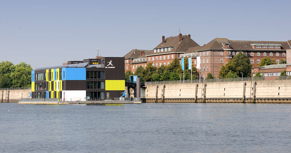 0164 IBA-Dock; Informationspavillon der Internationalen Bauausstellung; schwimmender Ponton im Müggenburger Zollhafen - Hamburg Veddel