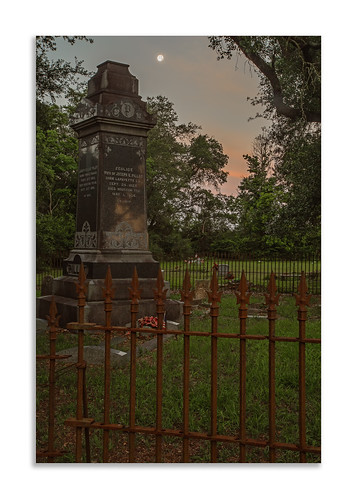 morning moon cemetery grave graveyard fence memorial texas unitedstates wroughtiron graves gravestone moonset tomball pillot carmennelsonbostick