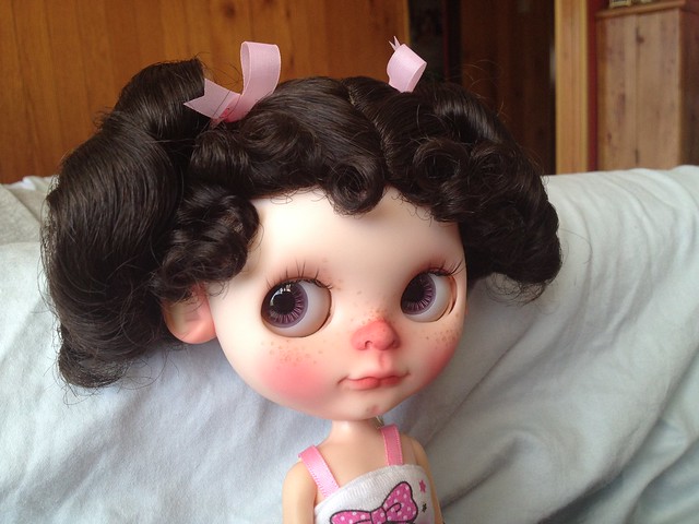 jojo arrived.  i'm not at all sure about this hair i got for her.... i wanted something short enough to show off her ears.  what do you think?