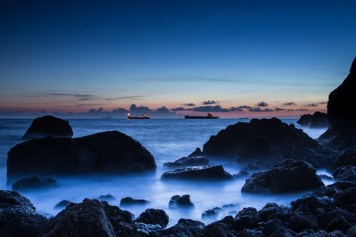 ocean longexposure blue sunset sea cloud beach water rock canon landscape long ship cloudy taiwan kaohsiung 台灣 高雄 tone 西子灣 6d 黑卡 柴山 長曝