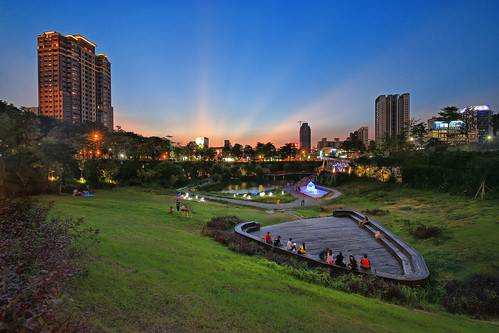 park sunset canon landscape ray cityscape dusk taiwan valley taichung 台灣 日落 風景 公園 crepuscular 台中 攝影 qiuhong 霞光 秋紅谷
