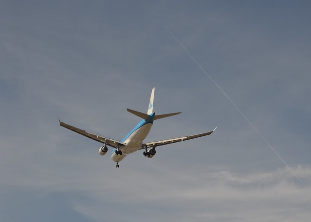KLM A330 at CYVR PH-AKE (unsure of reg#)