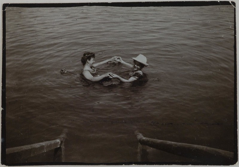 Countess Gisela Hess-Diller and baroness Marion Franchetti (with a hat) swimming in Vienna, 1904.