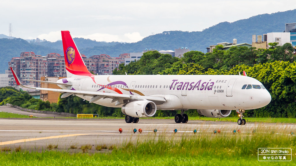 TransAsia Airways Airbus A321-211 (B-22608) Sungshan (TSA/RCSS) Departure
