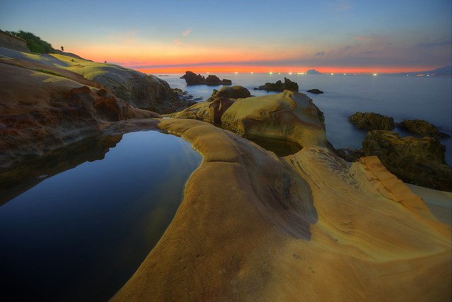 鏡台  Vanities ~ Dawn Glow  of Rose  Rock, Yehliu Geopark area   龜吼&野柳 玫瑰岩 ~