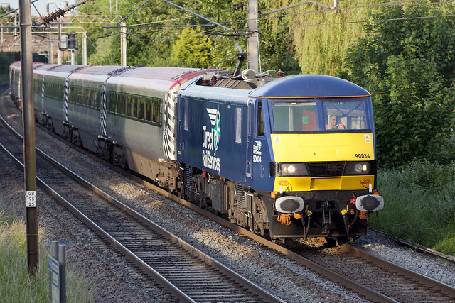 90034 approaches Canley working VT 1G40 1903 Euston - Birmingham 05/06/2014