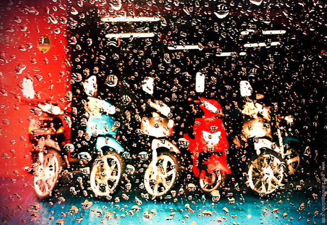 2014.0218 - Motos na chuva // Motorcycles at rain