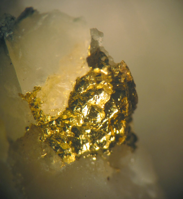 Gold-quartz hydrothermal vein (Neoarchean; Bissett Mine, southeastern Manitoba, southern Canada) 2