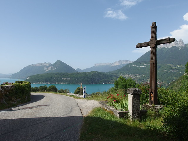 Cross @ Path to Duingt @ Hike to Taillefer & Montagne d'Entrevernes