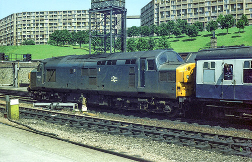 37093 Sheffield 1E73 2nd July 1983 | 37093 stands in platfor… | Flickr