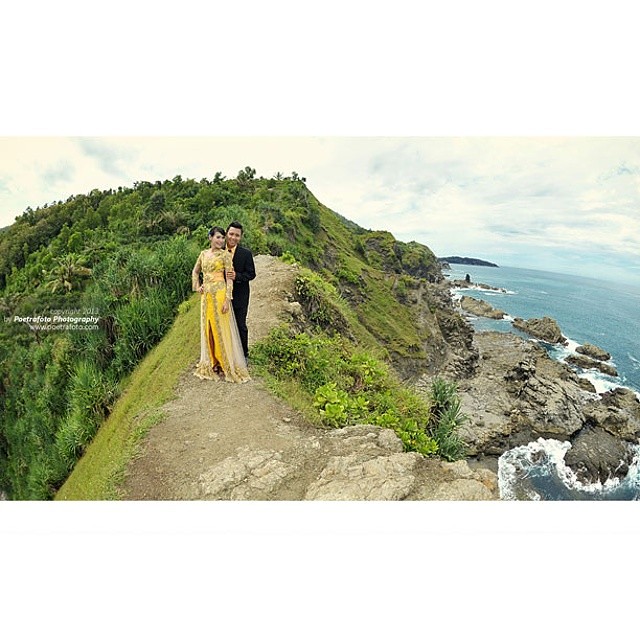 #foto #prewedding #outdoor #photo Ella+Zahiri #pantai Siung #beach #Jogja #Yogyakarta #photography