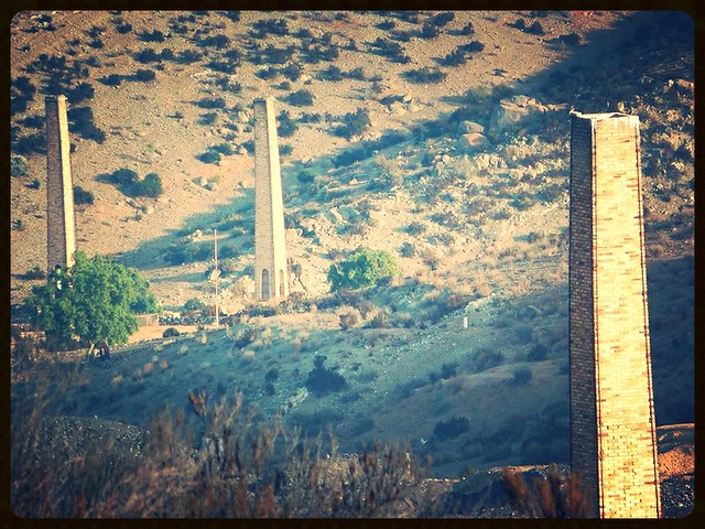 Torres de Labrar construidas en 1846 , cerca de Freirina. Se estima que el cierre de la industria en Labrar ocurrió en 1895.