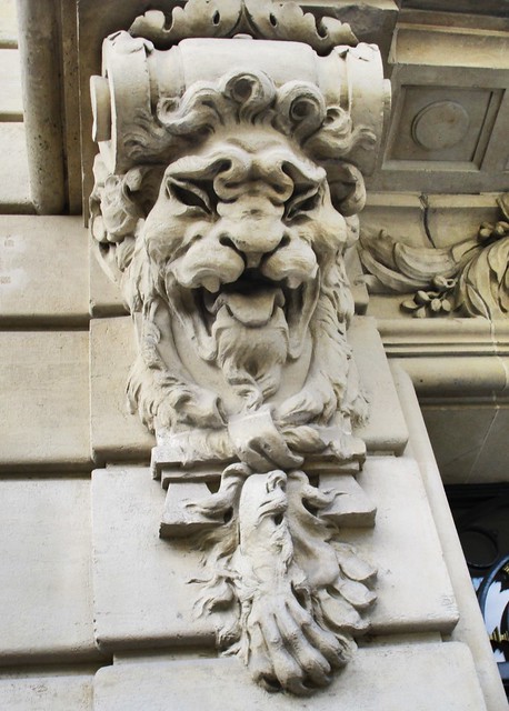 Ornemental lion face