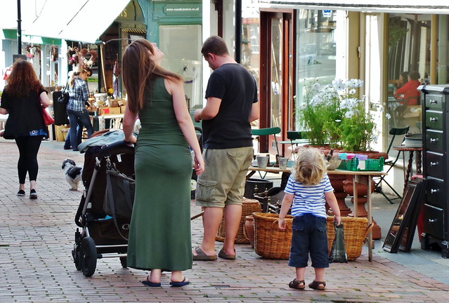 Things Are Looking Up - Faversham Market - Aug 2014 - Young Family Candid